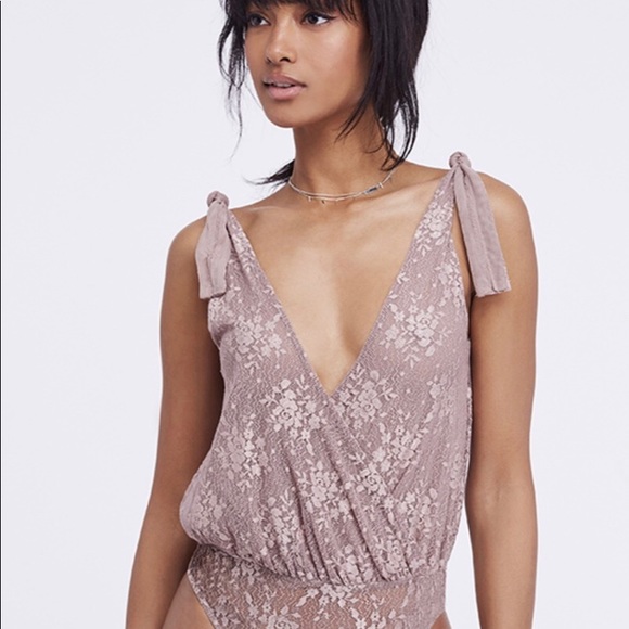 Free People Women’s sexy Lace bodysuit Taupe NWT - Picture 3 of 6